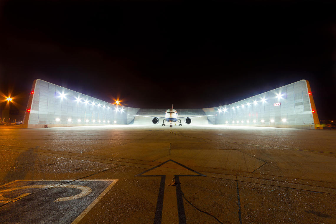 Ground Run-up Enclosure installeret i Heathrow Airport 