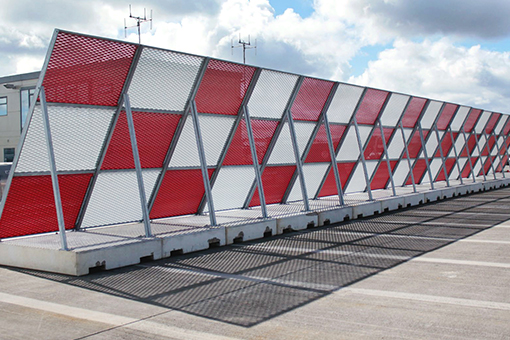 Mesh type Jet Blast Barrier ændrer retningen på afkastet fra jetmotorer